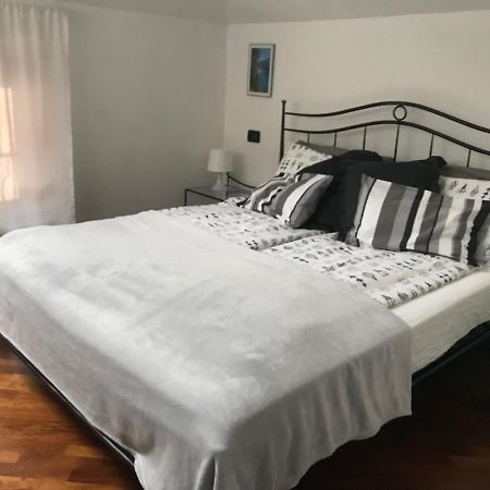 Antico Borgo Apartment เดเซนซาโนเดลการ์ดา ภายนอก รูปภาพ