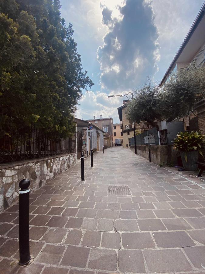 Antico Borgo Apartment เดเซนซาโนเดลการ์ดา ภายนอก รูปภาพ