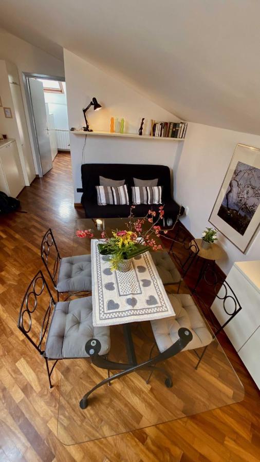 Antico Borgo Apartment เดเซนซาโนเดลการ์ดา ภายนอก รูปภาพ