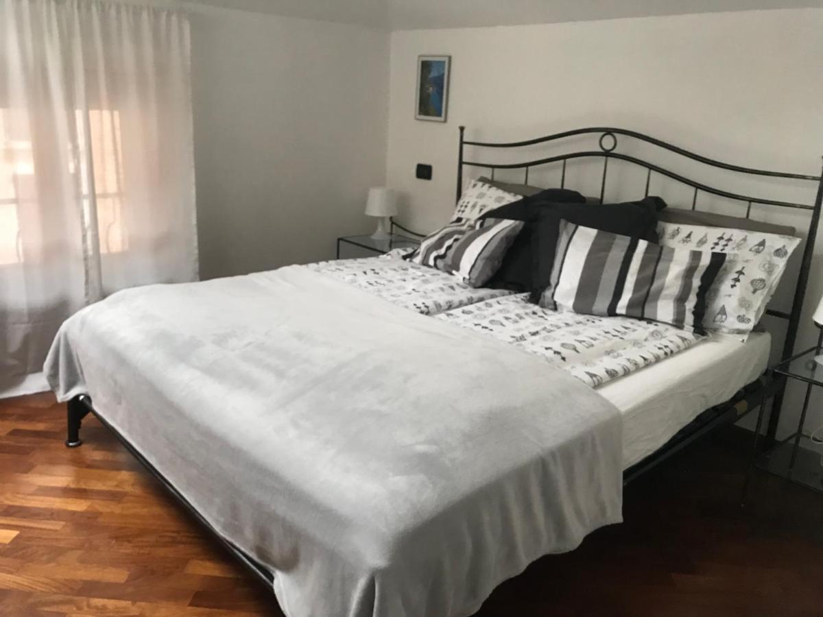 Antico Borgo Apartment เดเซนซาโนเดลการ์ดา ภายนอก รูปภาพ